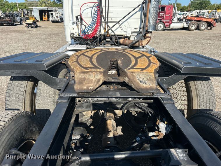 image for item EG0944 1999 Freightliner  FL112 semi truck