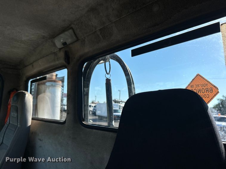 image for item EG0944 1999 Freightliner  FL112 semi truck