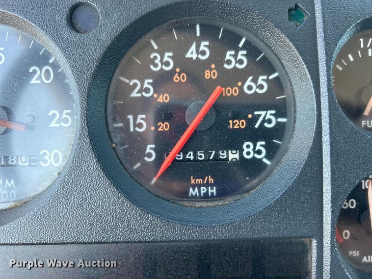 image for item EG0944 1999 Freightliner  FL112 semi truck