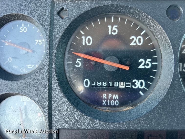 image for item EG0944 1999 Freightliner  FL112 semi truck