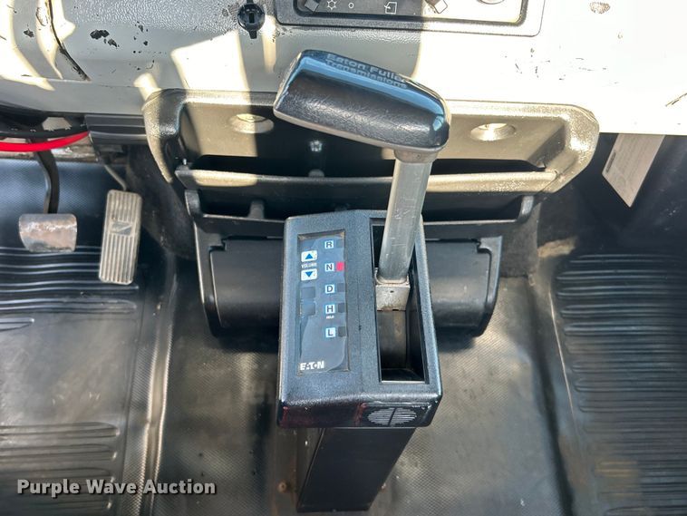 image for item EG0944 1999 Freightliner  FL112 semi truck