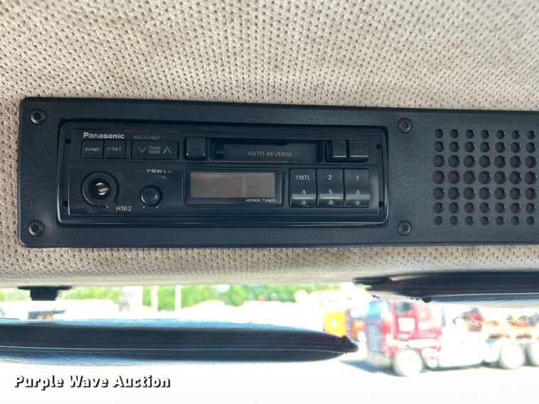 image for item EG0944 1999 Freightliner  FL112 semi truck