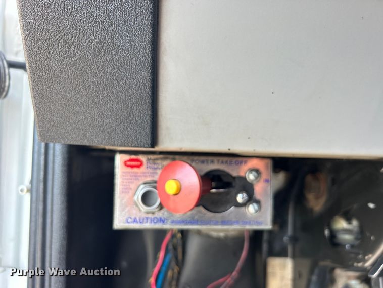 image for item EG0944 1999 Freightliner  FL112 semi truck