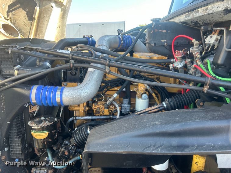 image for item EG0944 1999 Freightliner  FL112 semi truck