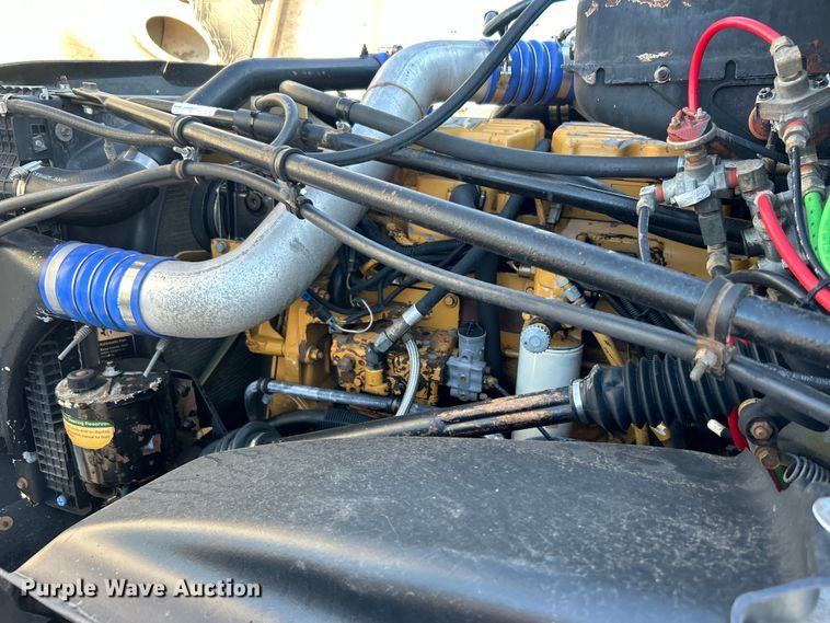 image for item EG0944 1999 Freightliner  FL112 semi truck