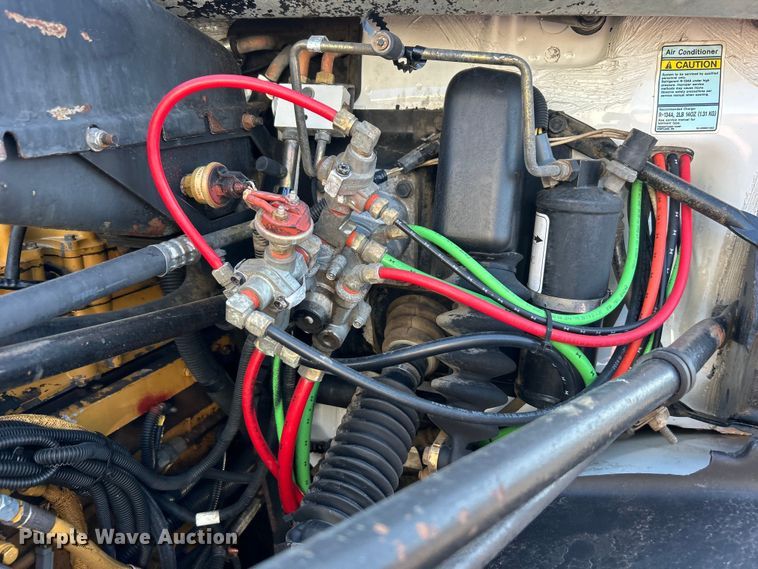 image for item EG0944 1999 Freightliner  FL112 semi truck