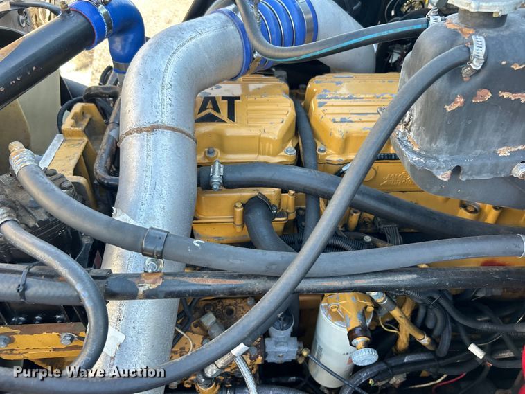 image for item EG0944 1999 Freightliner  FL112 semi truck