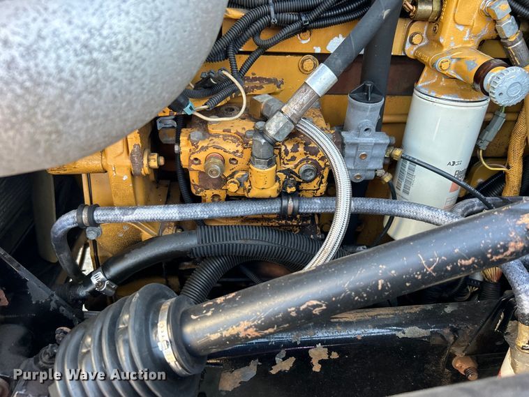 image for item EG0944 1999 Freightliner  FL112 semi truck