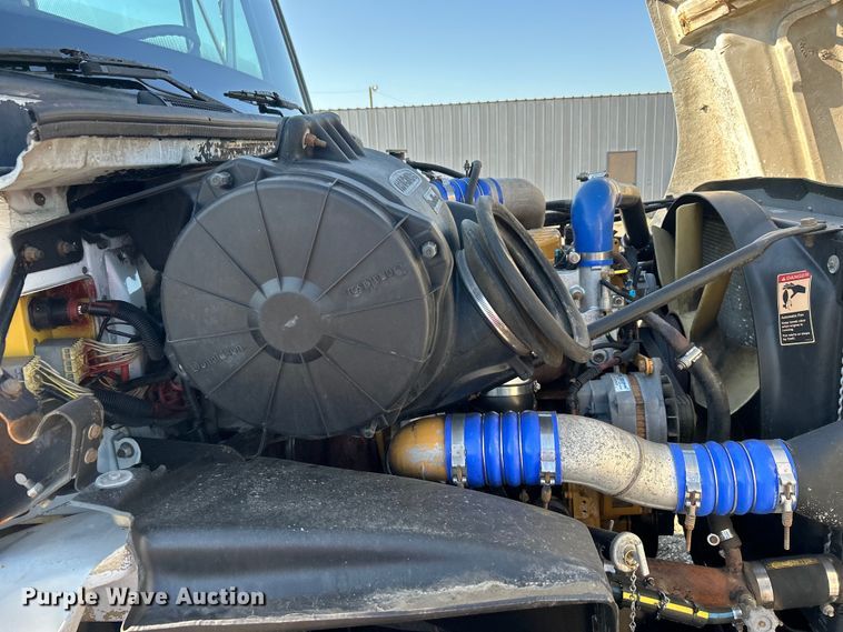 image for item EG0944 1999 Freightliner  FL112 semi truck