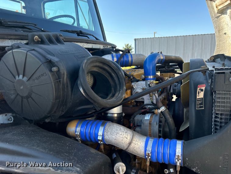 image for item EG0944 1999 Freightliner  FL112 semi truck