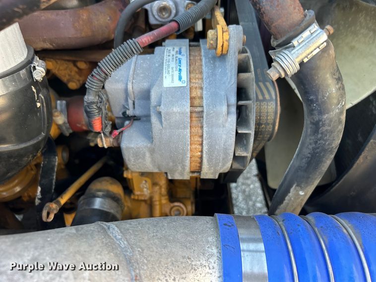 image for item EG0944 1999 Freightliner  FL112 semi truck