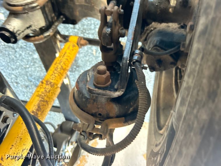 image for item EG0944 1999 Freightliner  FL112 semi truck