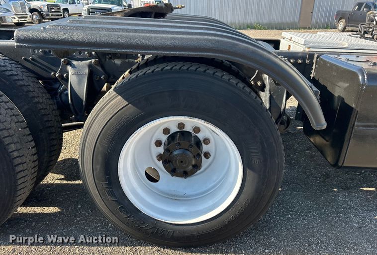 image for item EG0944 1999 Freightliner  FL112 semi truck