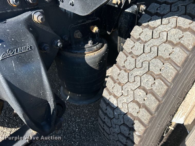 image for item EG0944 1999 Freightliner  FL112 semi truck