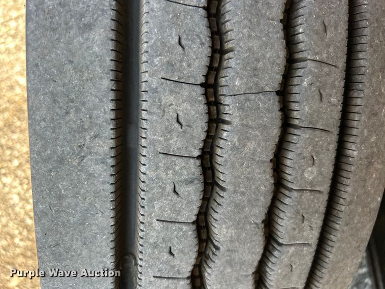 image for item EG0944 1999 Freightliner  FL112 semi truck