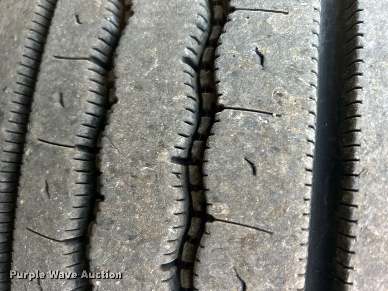 image for item EG0944 1999 Freightliner  FL112 semi truck