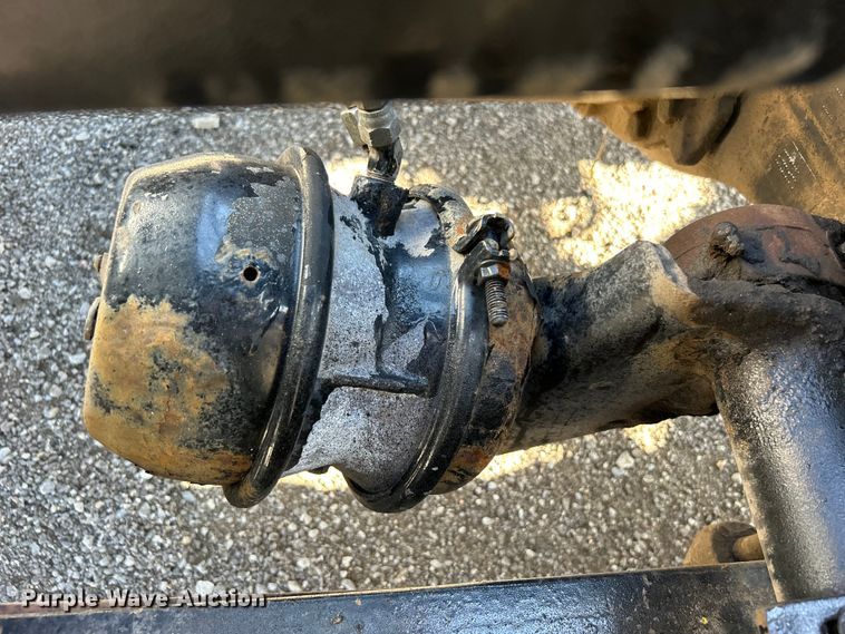 image for item EG0944 1999 Freightliner  FL112 semi truck