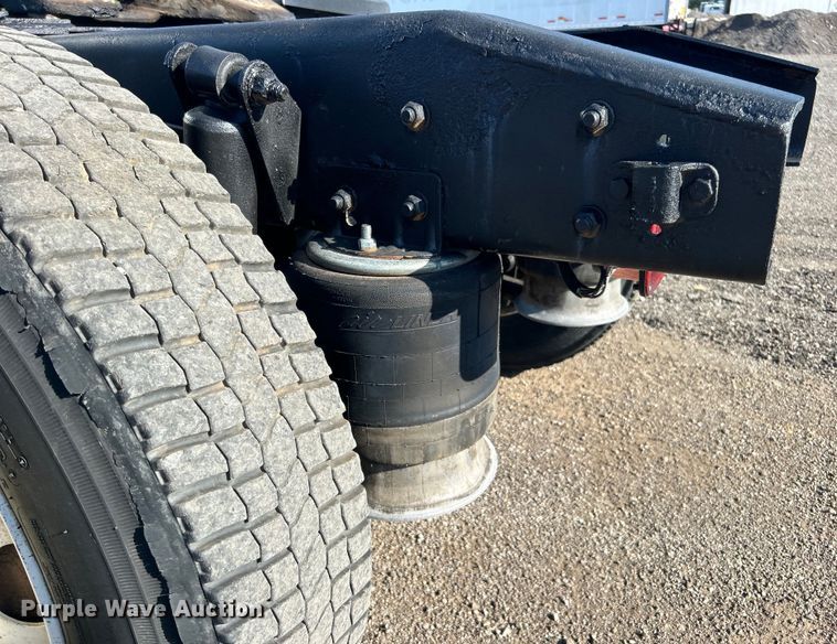 image for item EG0944 1999 Freightliner  FL112 semi truck