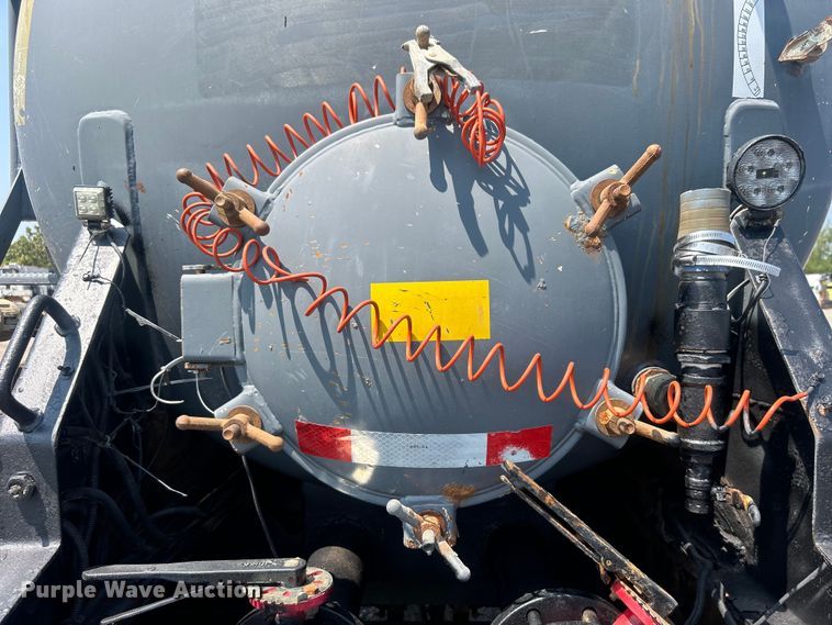 image for item EG0954 2012 Dragon Products Ltd. vacuum trailer