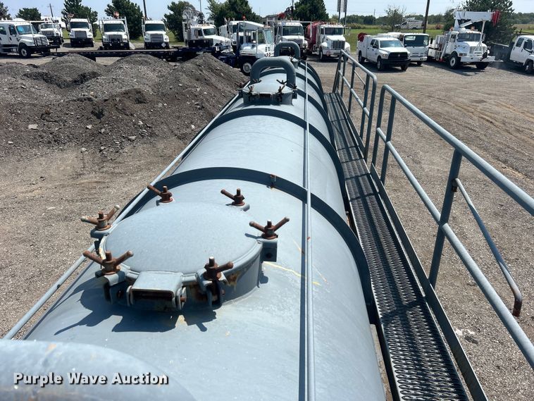 image for item EG0954 2012 Dragon Products Ltd. vacuum trailer