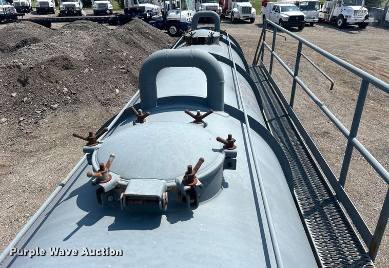 image for item EG0954 2012 Dragon Products Ltd. vacuum trailer