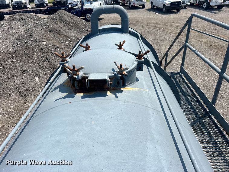 image for item EG0954 2012 Dragon Products Ltd. vacuum trailer