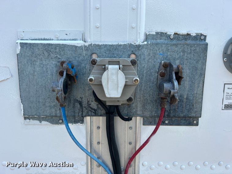 image for item EG0956 2002 Wabash National dry van trailer