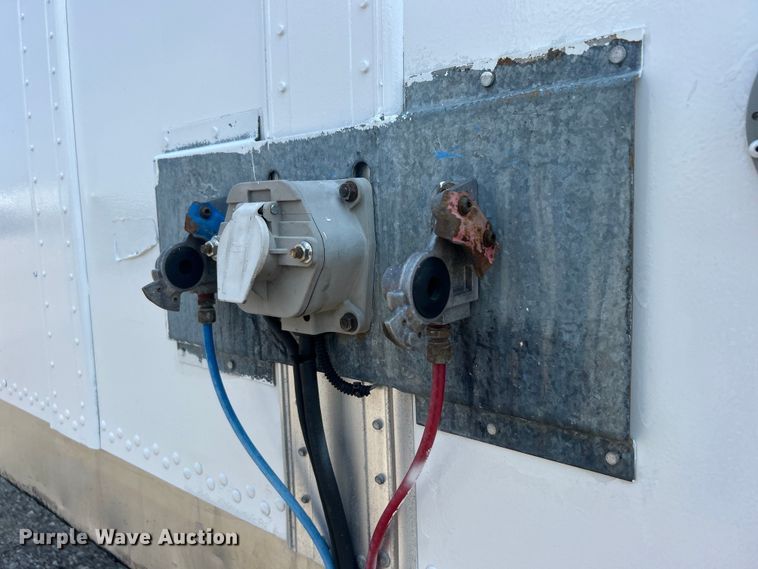 image for item EG0956 2002 Wabash National dry van trailer