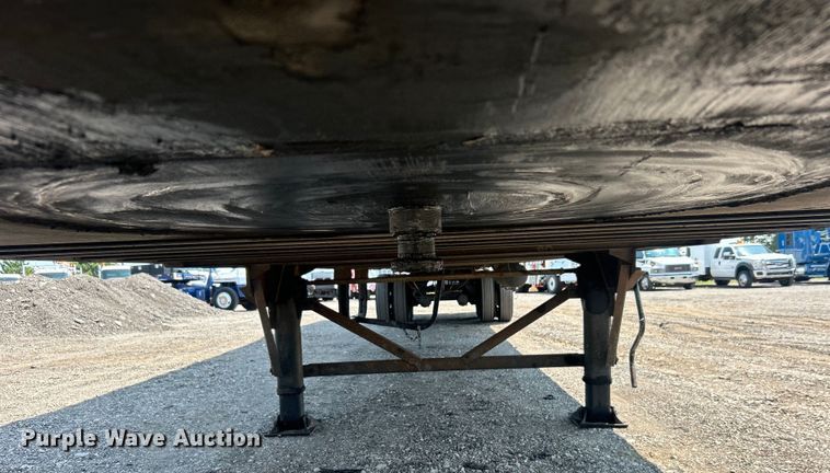 image for item EG0956 2002 Wabash National dry van trailer