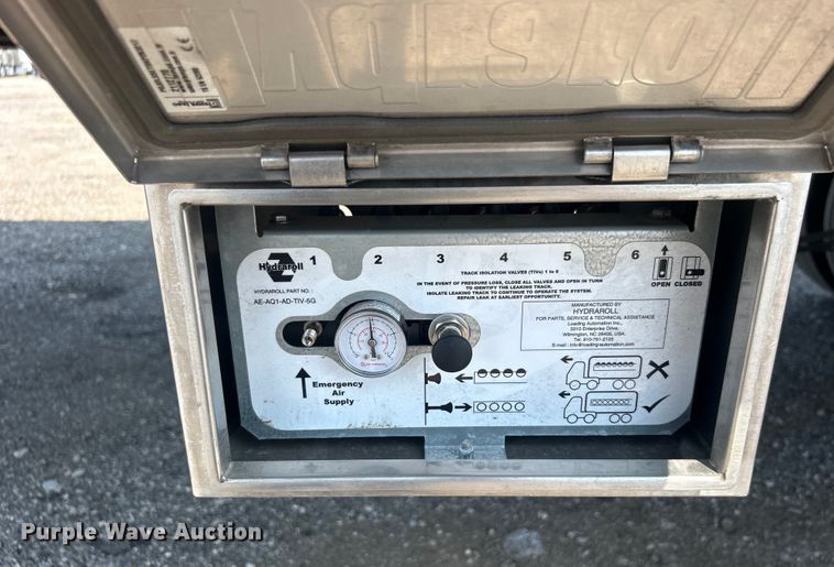 image for item EG0956 2002 Wabash National dry van trailer