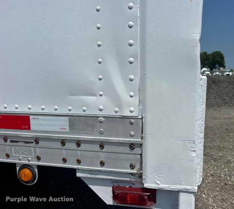 image for item EG0956 2002 Wabash National dry van trailer