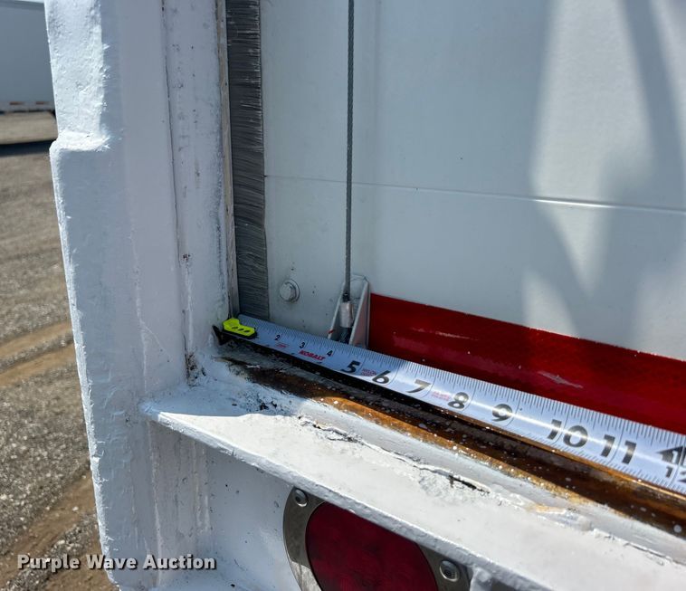 image for item EG0956 2002 Wabash National dry van trailer