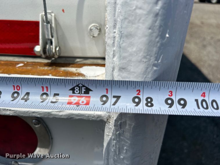 image for item EG0956 2002 Wabash National dry van trailer