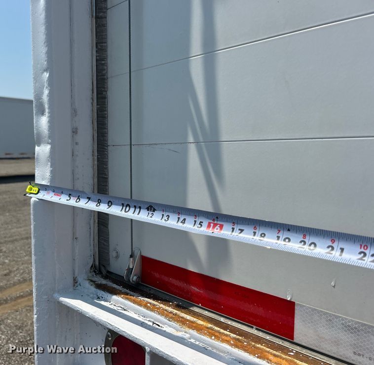 image for item EG0956 2002 Wabash National dry van trailer