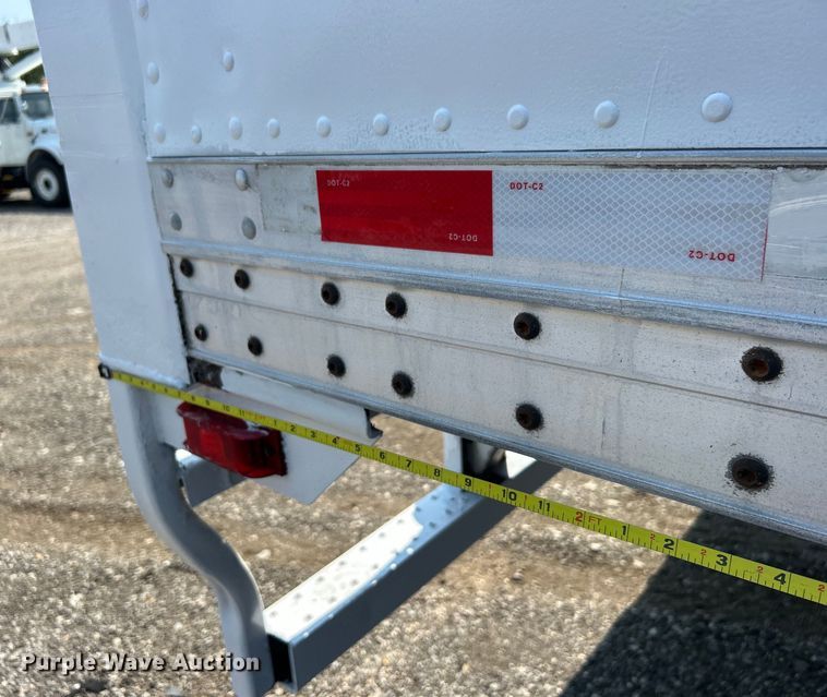 image for item EG0956 2002 Wabash National dry van trailer