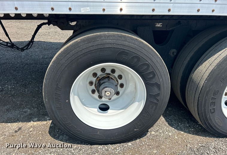 image for item EG0956 2002 Wabash National dry van trailer