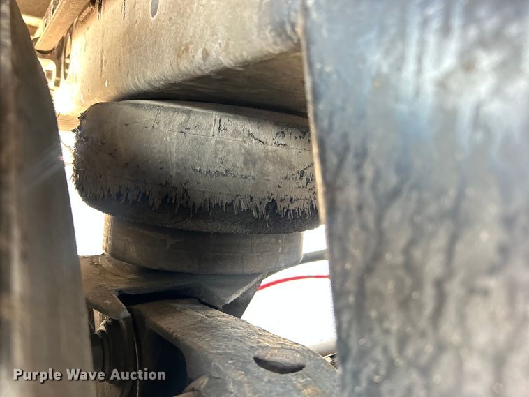 image for item EG0956 2002 Wabash National dry van trailer