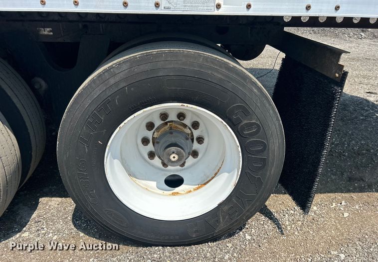 image for item EG0956 2002 Wabash National dry van trailer