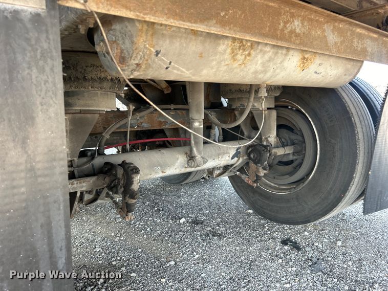 image for item EG0956 2002 Wabash National dry van trailer