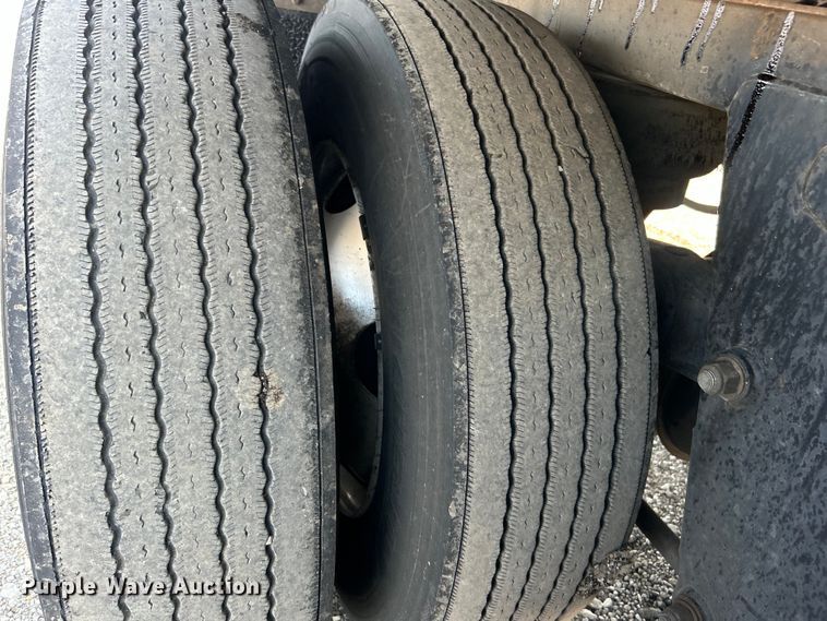 image for item EG0956 2002 Wabash National dry van trailer