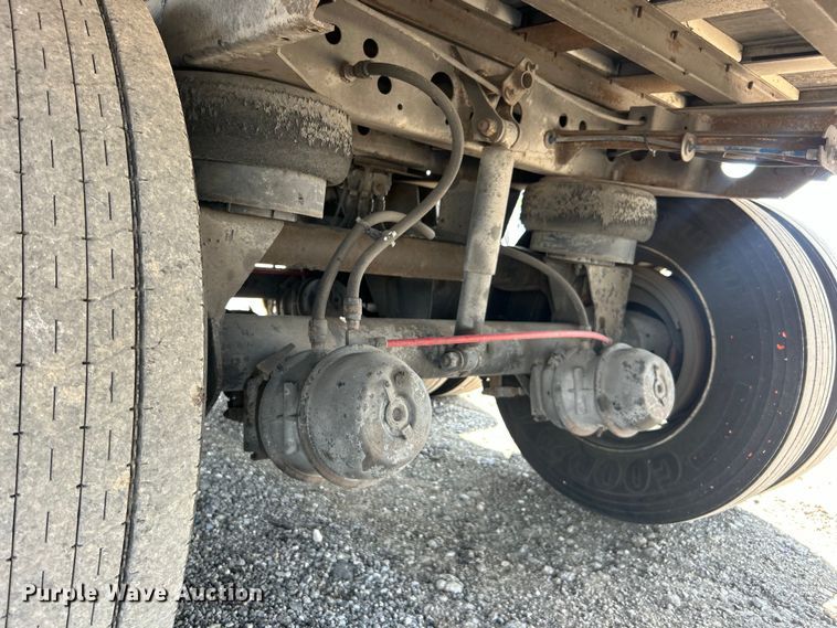 image for item EG0956 2002 Wabash National dry van trailer