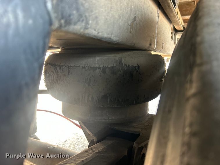 image for item EG0956 2002 Wabash National dry van trailer