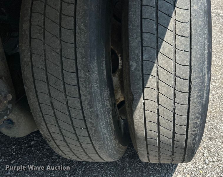 image for item EG0958 2012 Great Dane dry van trailer