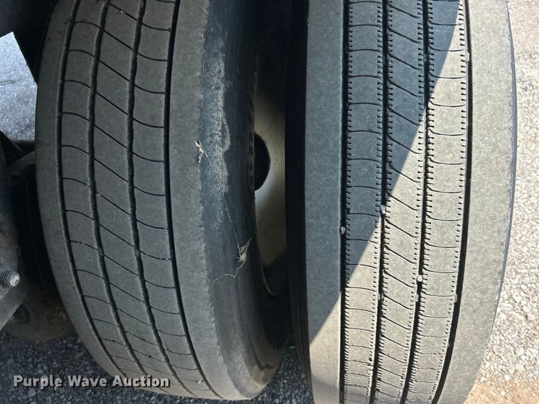 image for item EG0958 2012 Great Dane dry van trailer