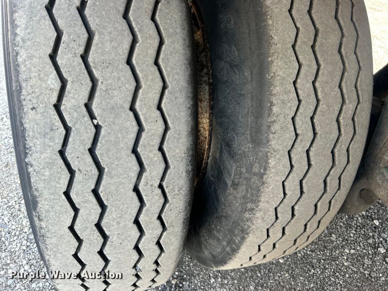 image for item EG0958 2012 Great Dane dry van trailer