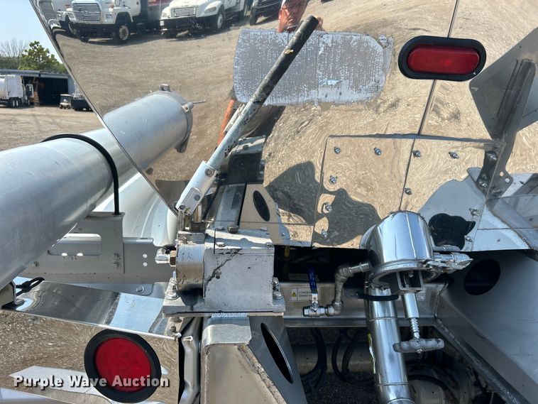 image for item EG0960 2016 Heil Trailer International Co. tank trailer