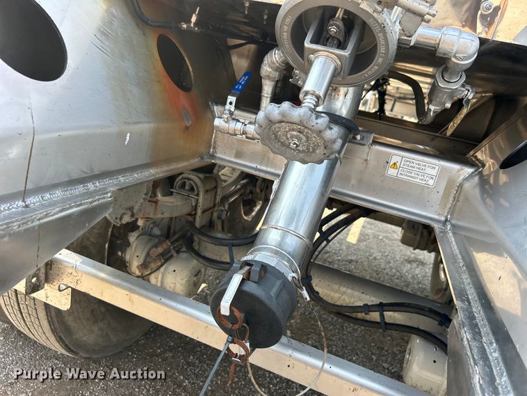 image for item EG0960 2016 Heil Trailer International Co. tank trailer