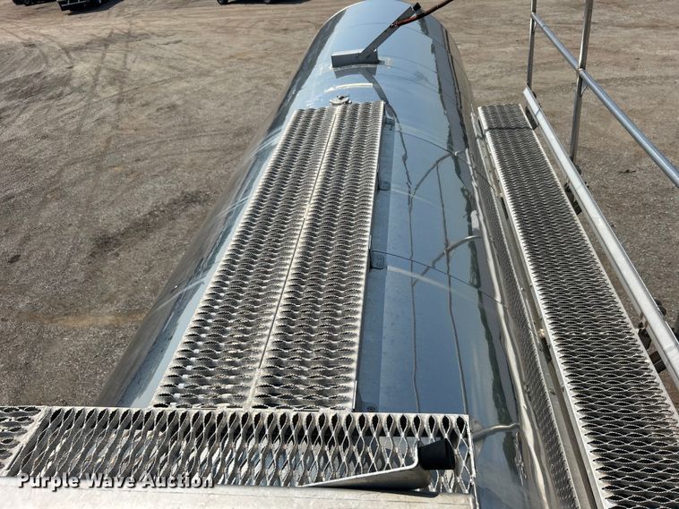 image for item EG0960 2016 Heil Trailer International Co. tank trailer