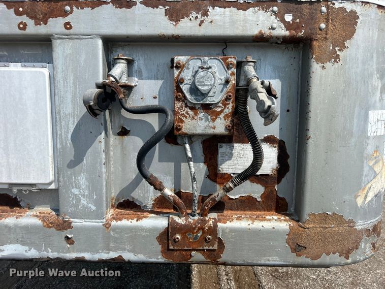 image for item EG0980 1984 Fruehauf  FBS-F2-45-CT dry van trailer