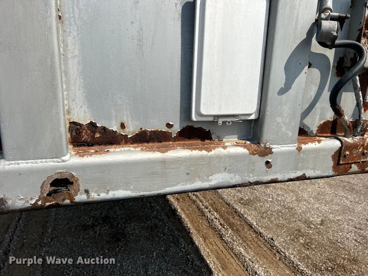 image for item EG0980 1984 Fruehauf  FBS-F2-45-CT dry van trailer